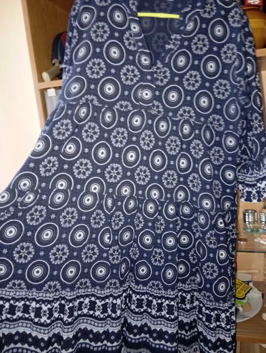 Четири броя рокли, две дълги и две по-къси