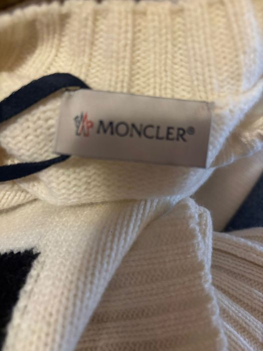 Bluza dama moncler alba cu scris pe ea