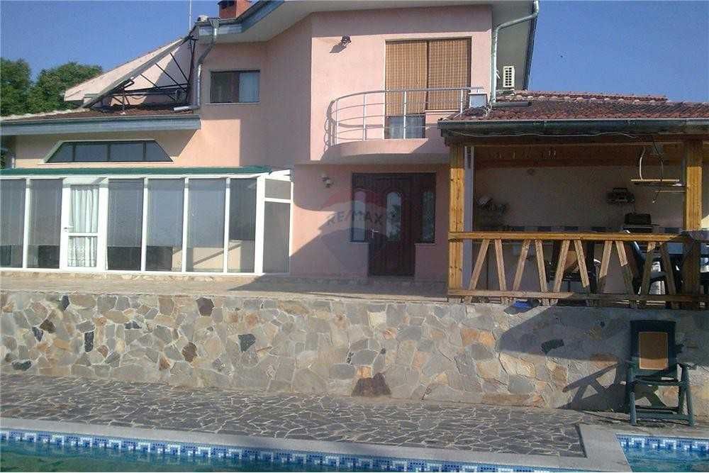 Продава се Къща в с. Червена вода, Област Русе - 360 кв.м за 864 €/кв.м - Снимка #1