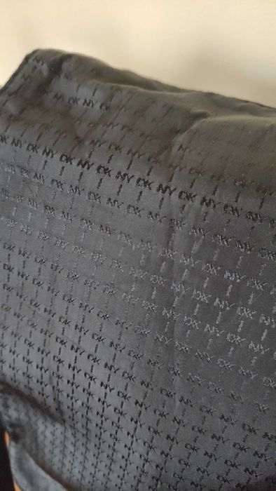 DKNY дамска чанта в черен цвят