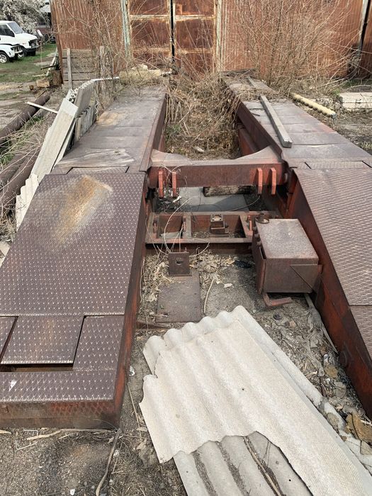 Эстакада грузовая с подьемником