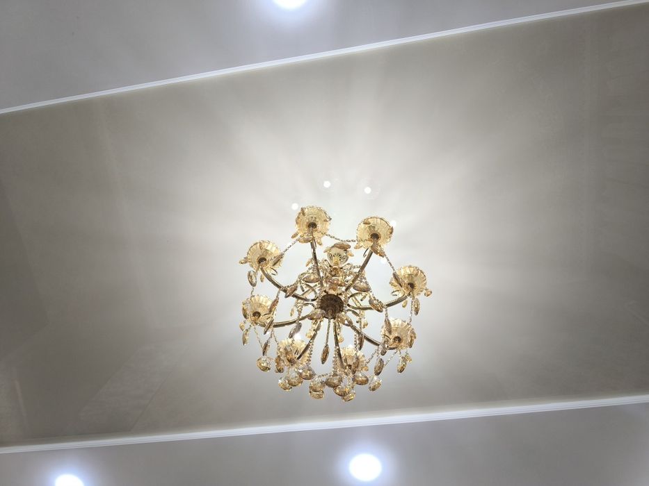 Продаю люстру очень красивая