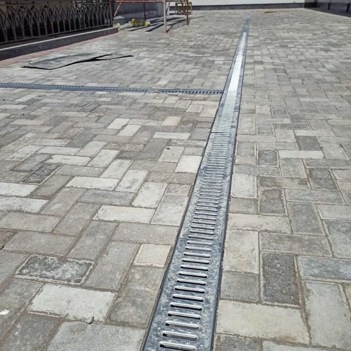 Лоток пп хромли кришкаси билан. Брусчатка ва паркинглар учун.