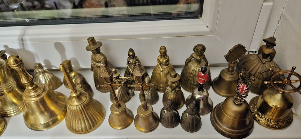 Vand clopote,talangi vechi, si ornamentale.Vedeti cele 8 poze atasate