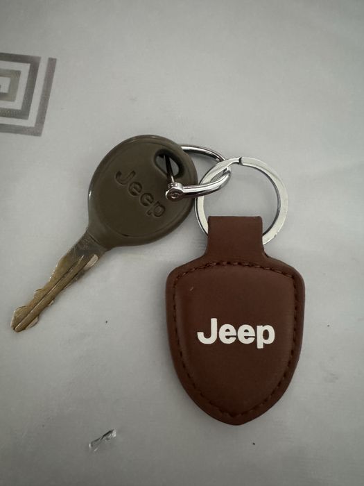 Кожанный брелок для Jeep.