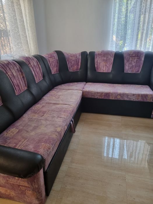 Vând  colțar si 4 paturi.