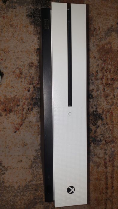 X box slim 1 tera plus 24 de jocuri (unele dintre jocuri sunt de colectie-editie limitata)