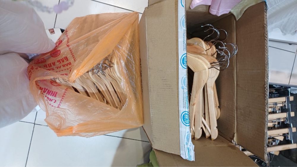Продам вешалки 220 штук