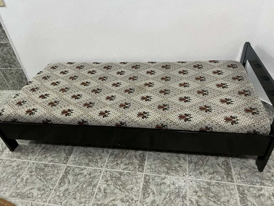 единично легло масив