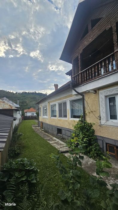 Casă spațioasă cu teren generos – Lerești, Argeș