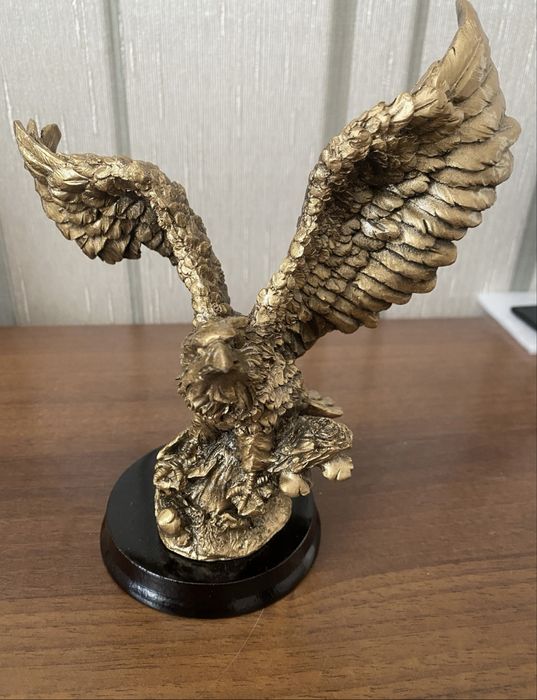 Продается сувенир- орел,в упаковке.