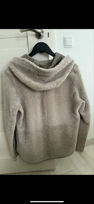 Haină de blană naturală  cu glugă – nouă, cu etichetă