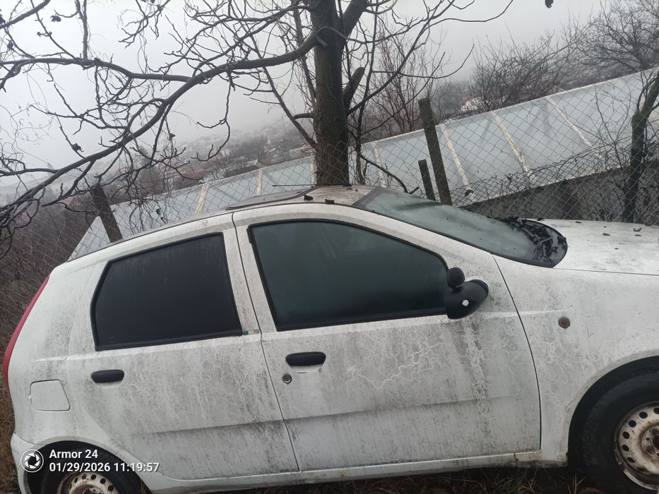 Vând proiectoare și piese Fiat PUNTO MOTOR 1.2cm cutia viteze defectă.