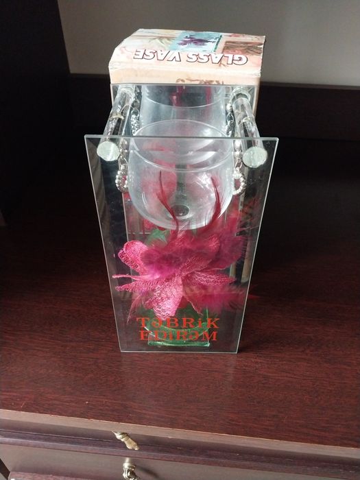 Стеклянный подсвечник