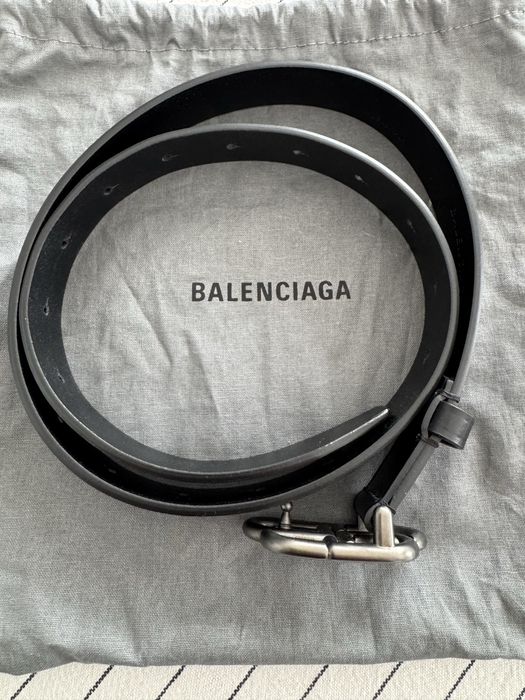 Оригинален дамски колан BALENCIAGA . Цена 90€ .