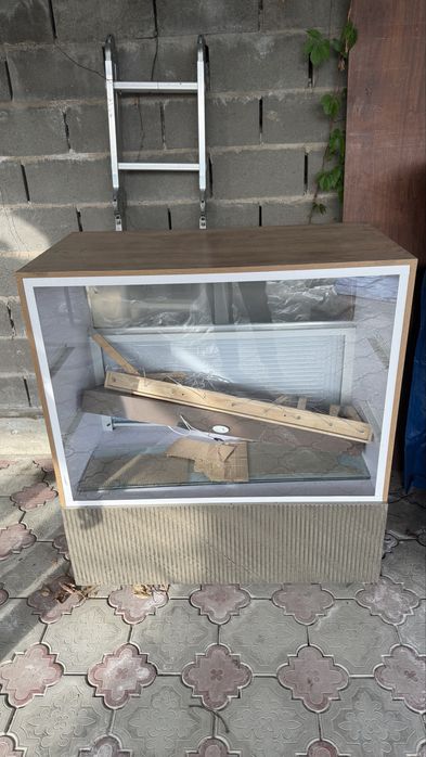 Ветрина холодильник