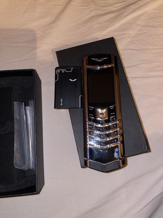 Продам телефон Vertu signature
