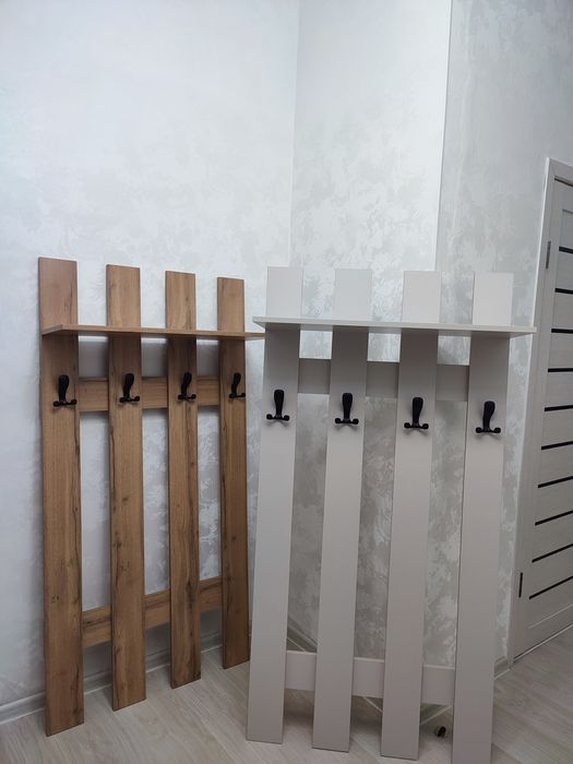 Продам прихожую мебель, вешалку.