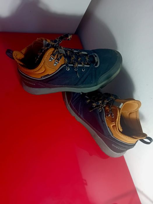 Încălțări Quechua 250 lei