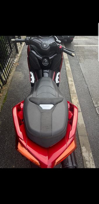 Vand YAMAHA X Max 125  Tech Max din 2020 (Se conduce cu categoria B) s