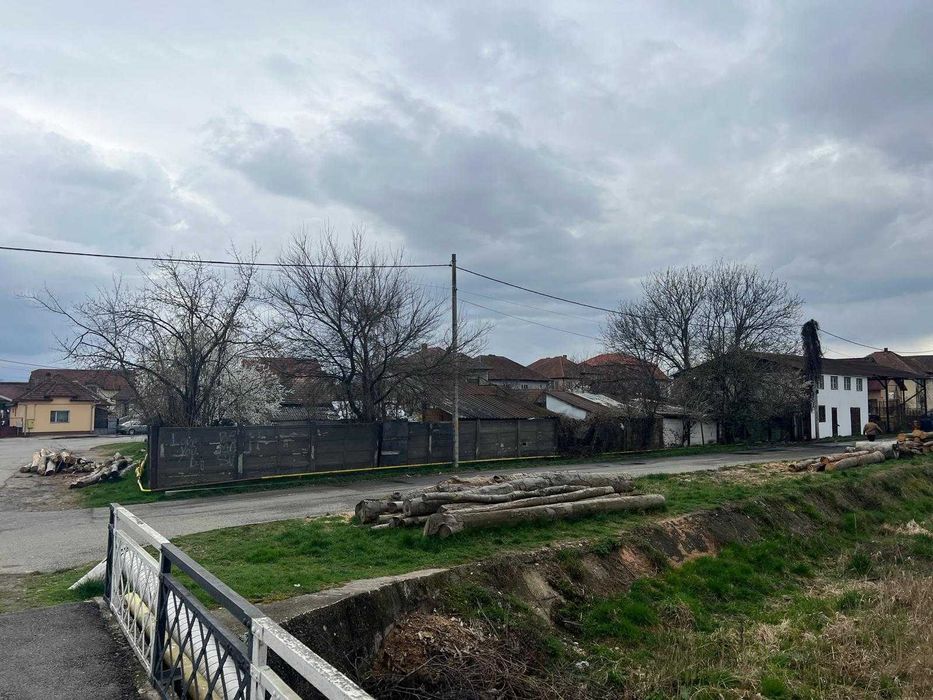 Vând Teren 127mp+Hală 267 mp Hateg str Galbena 47 Intravilan