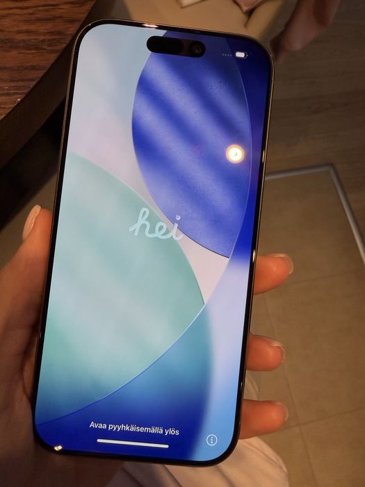 iPhone 16 Pro 256GB с гаранция Desert Gold