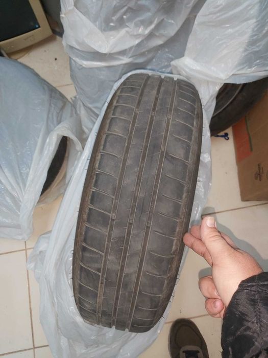 De vanzare 4 Cauciucuri vara + Jante  tabla 185/60 R15.