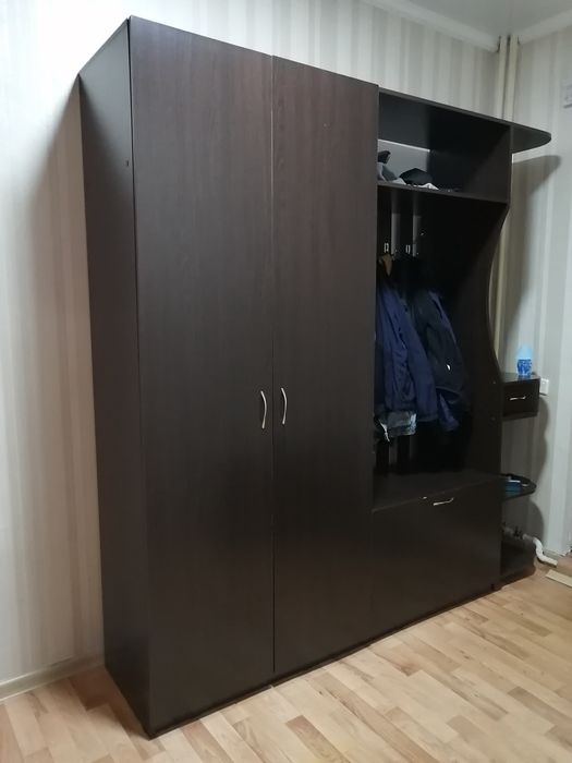 Шкаф в прихожую в хорошем состоянии