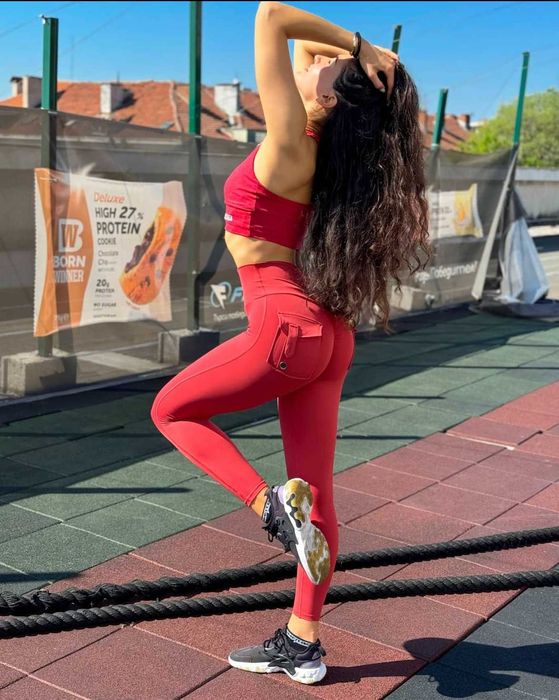 Клин с Джоб, размери от S до XL, цветове Зелен и Червен