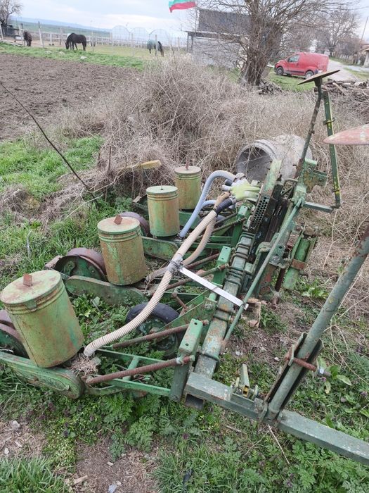 4-редова сеялка за пролетници (царевица, слънчоглед)