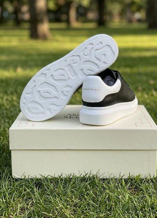 Adidasi Alexander Mcqueen Negru Alb - Full Box