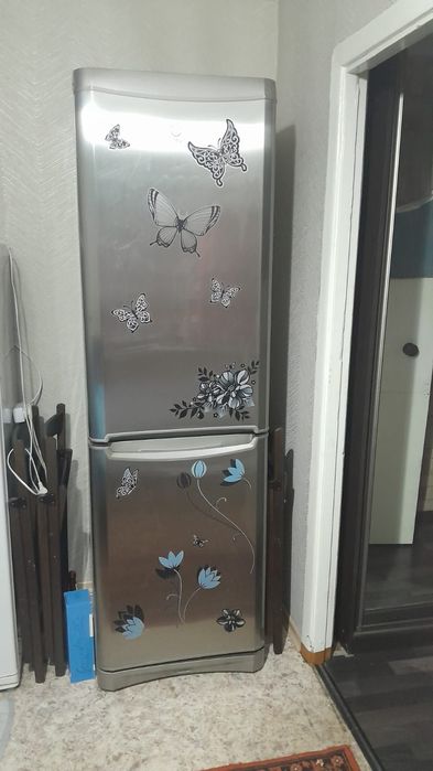 Холодильник Indesit