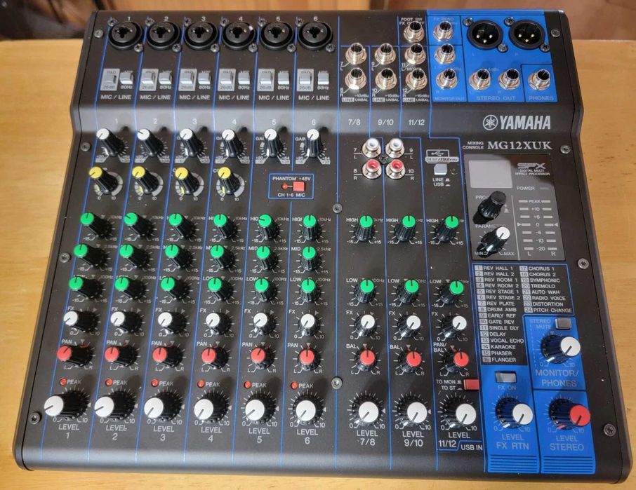 Микшерный пульт Yamaha MG12