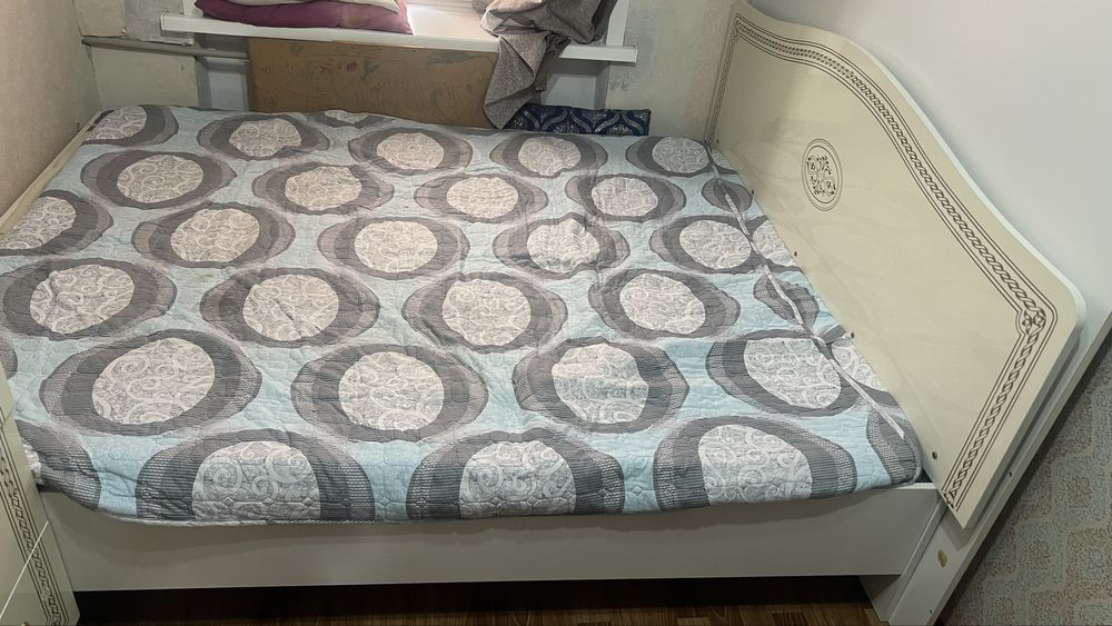 Двухспальная кровать