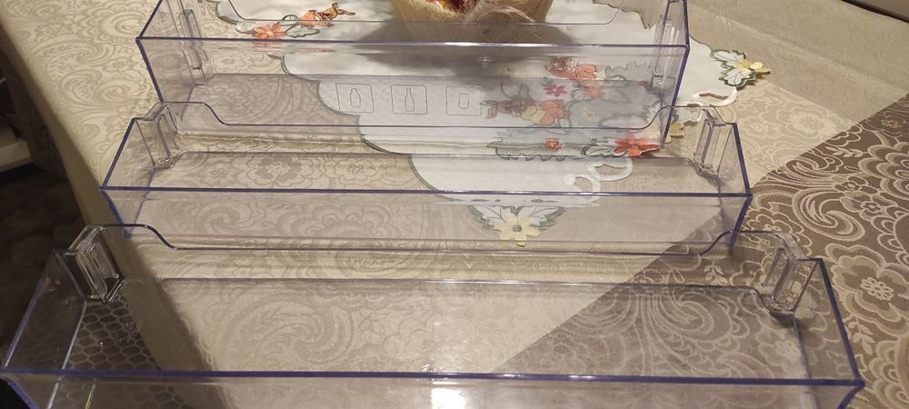 Подарявам части за хладилник Beko RCNA366K40XBN – чекмеджета, рафтове