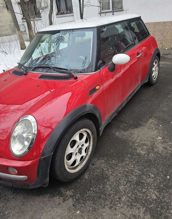 Vand Mini Cooper 1,6 culoare rosie, excelent intretinuta