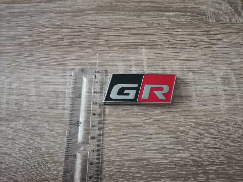 сребристо с червено емблема за решетка Toyota GR