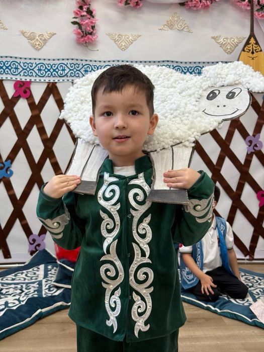 Продам костюм на наурыз для мальчика