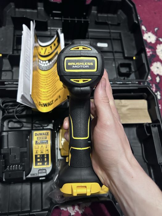 Masini de găurit DeWalt