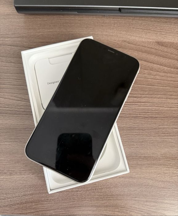 Продам айфон 11 в идеальном состоянии