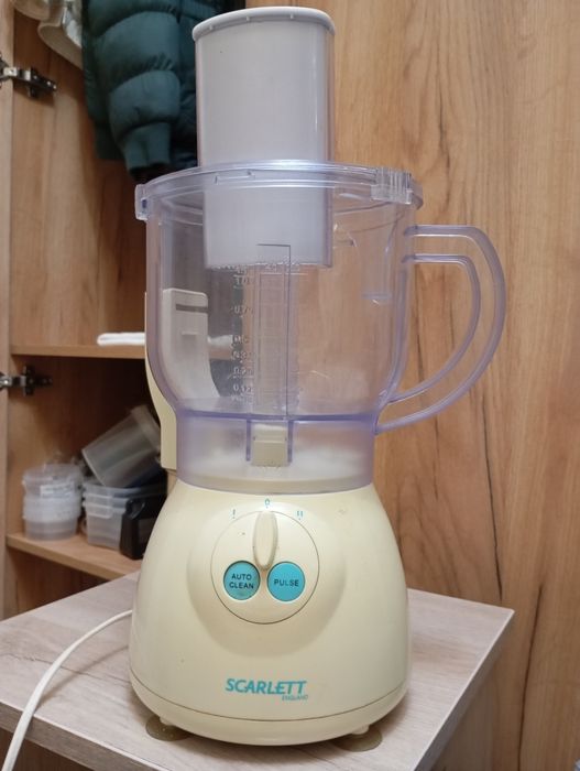 Продам кухонный комбайн Scarlett