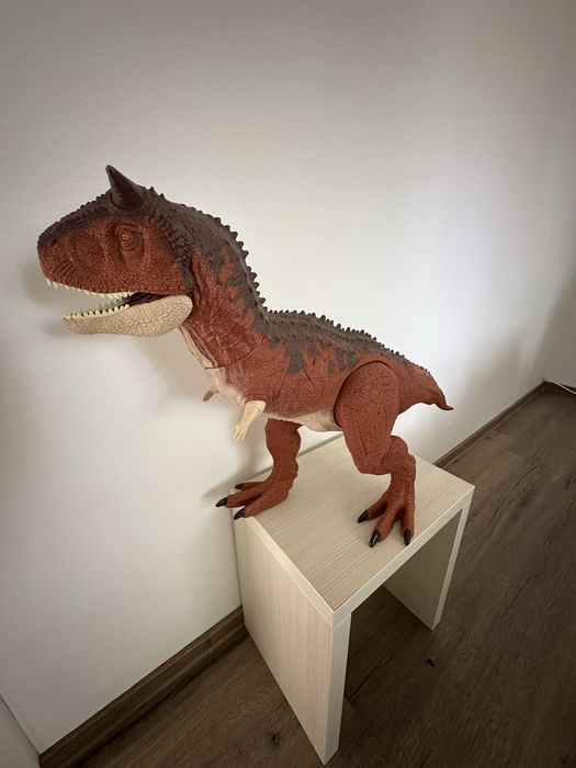 CARNOTAUR Mattel 100 cm lungime, 60 cm inaltime