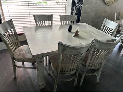 Трапезна маса със столове