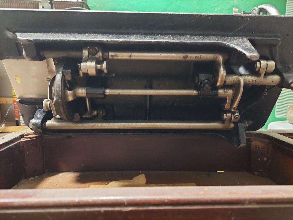 Продам швейную машинку