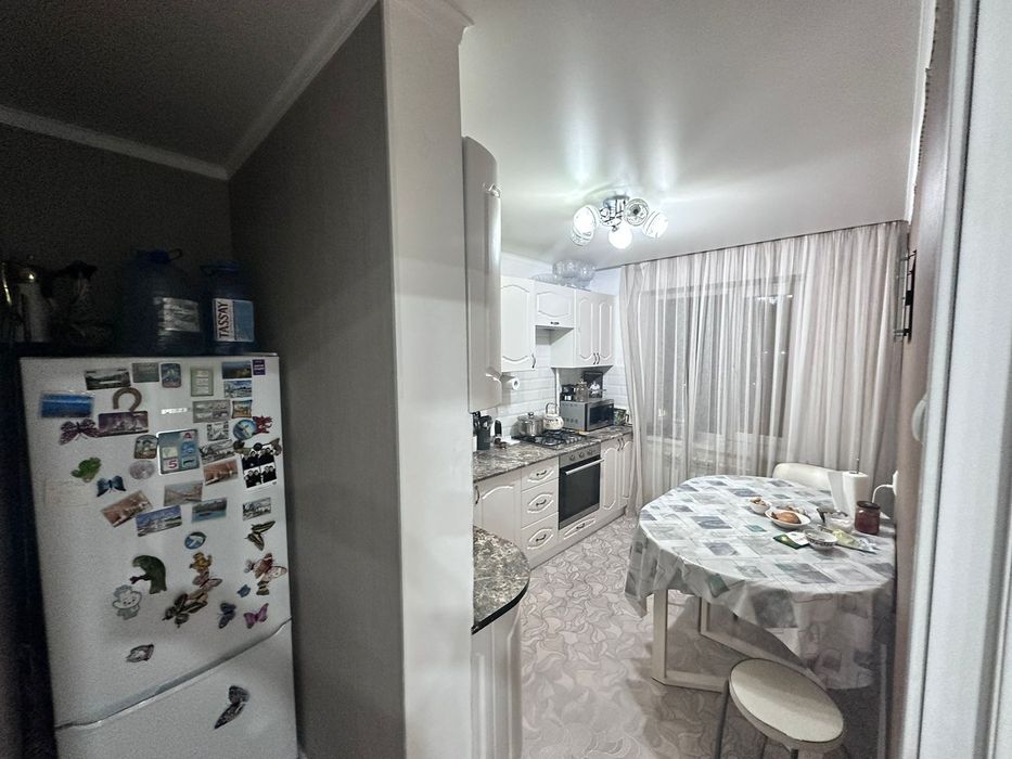 Продам 4ком в 6 мкрн