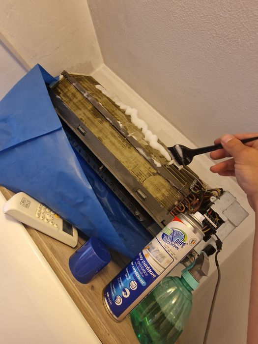 Ofer servicii igienizare si montare Aere Conditionate. Preturi accesibile! Pentru mai multe detalii astept mesaje in privat!