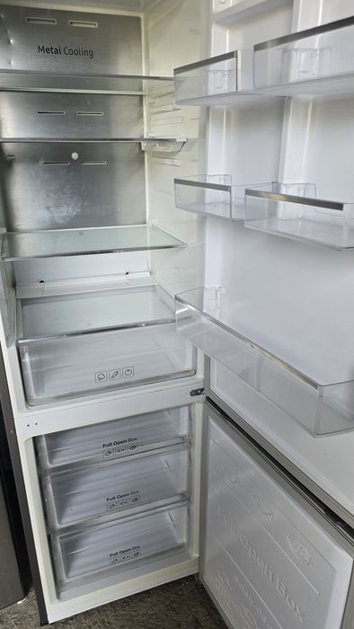 Продам рабочий холодильник самсунг и Артель