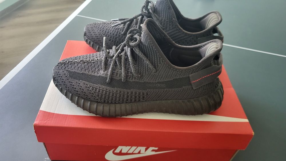Yeezy 350 Black Static