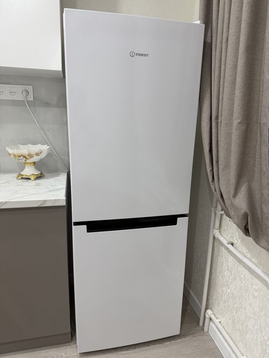 Холодильник indesit