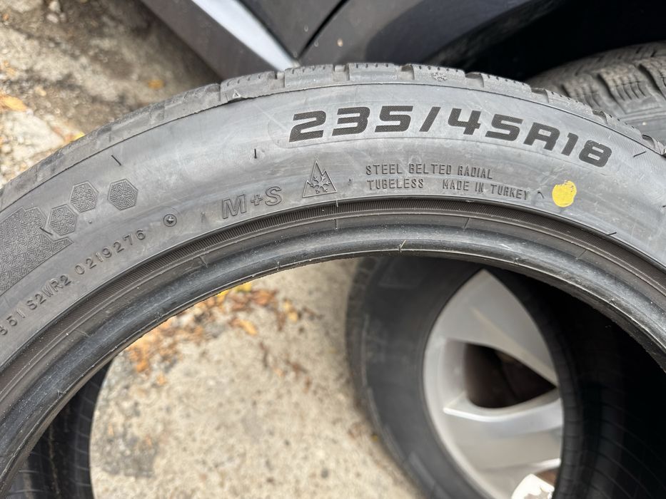 Anvelope iarnă Falken 235/45/18, dot 3724